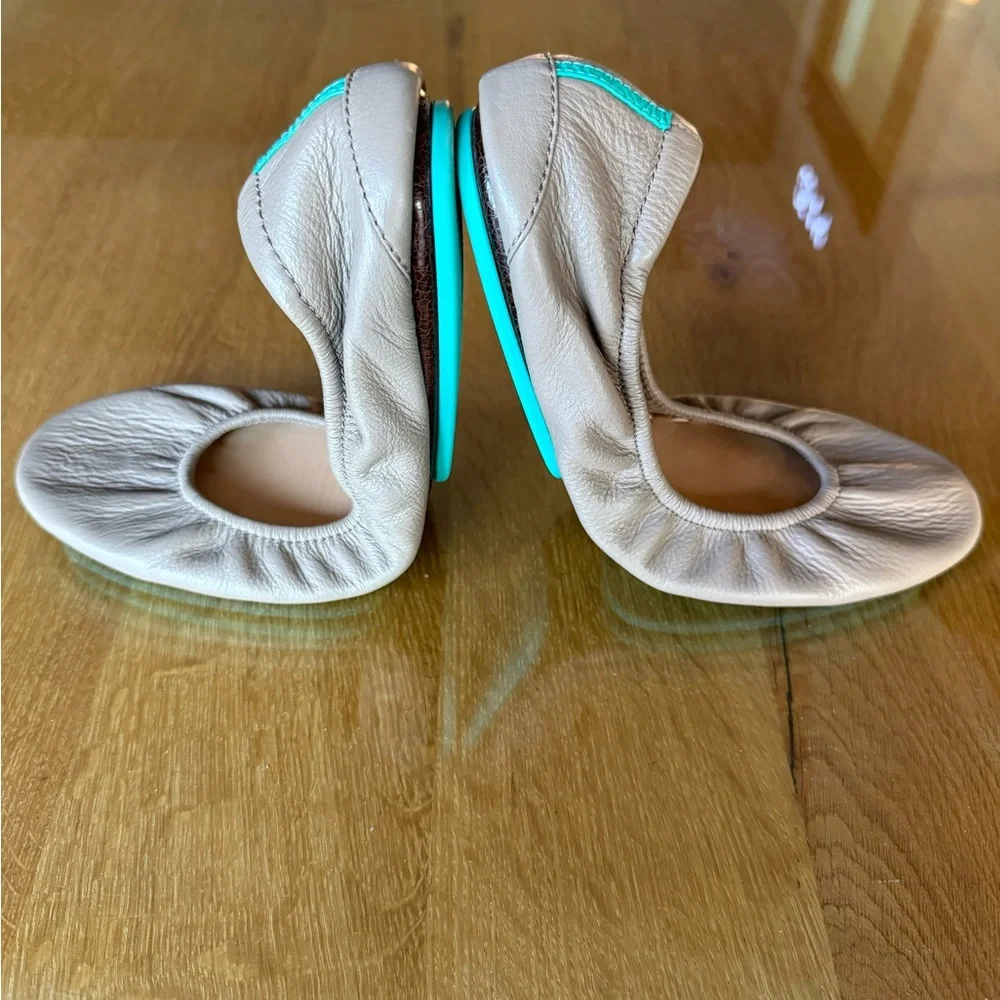 NWOT~Tieks Foldable Ballet Flats - Picture 1 of 6